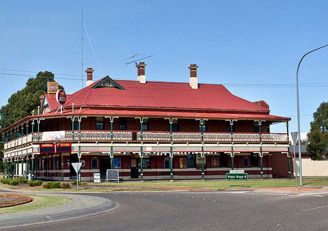 The New Coolamon Hotel - Accommodation Mount Tamborine 0