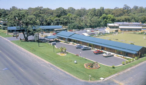 Deniliquin Country Club Motor Inn - Accommodation Mount Tamborine 0