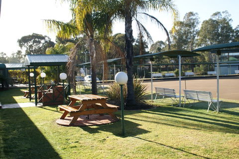 Deniliquin Country Club Motor Inn - Accommodation Mount Tamborine 3