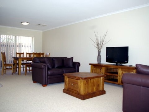 Fairways Bed And Breakfast At Jerilderie - Accommodation Mount Tamborine 2
