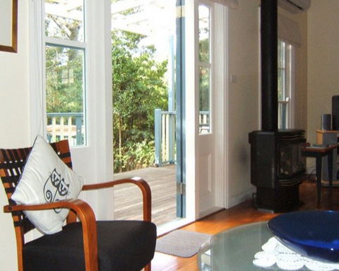 AppleBlossom Cottage - Accommodation Mount Tamborine 2