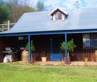 Cherry Lane Cottage - Accommodation Mount Tamborine 4