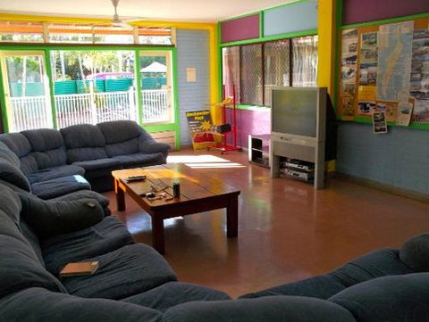 Fraser Roving Backpacker Resort - Accommodation Mount Tamborine 1