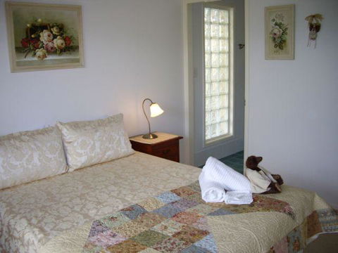 Alexander Lakeside Bed And Breakfast - Accommodation Mount Tamborine 1