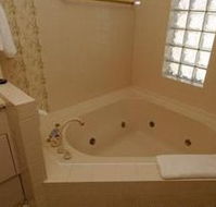 McNevins Warwick Motel and Gunyah Restaurant - Accommodation Mount Tamborine
