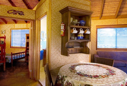 Straddie Bungalows - Accommodation Mount Tamborine 2