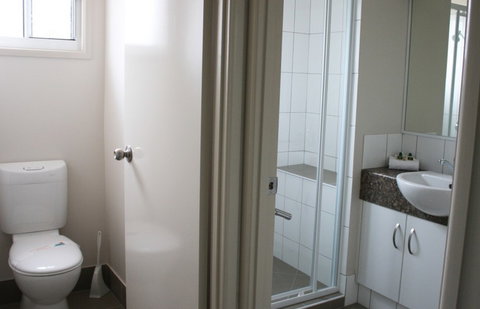 Lake Somerset Holiday Park - Accommodation Mount Tamborine 2