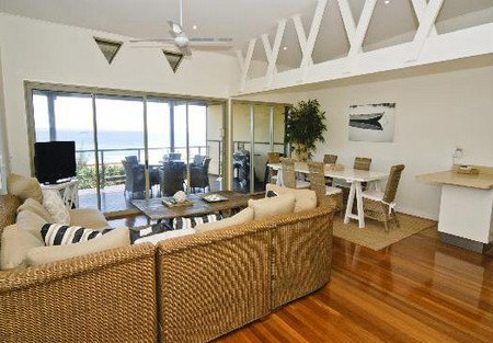 Claytons On Cylinder Beach Front Apartments - Accommodation Mount Tamborine 1