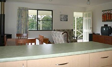Walkabout - Holiday Home - Accommodation Mount Tamborine 2