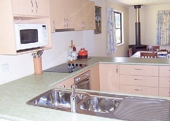 Walkabout - Holiday Home - Accommodation Mount Tamborine 4