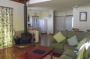 Far Horizons - Holiday Home - Accommodation Mount Tamborine 4