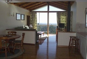 Far Horizons - Holiday Home - Accommodation Mount Tamborine 5