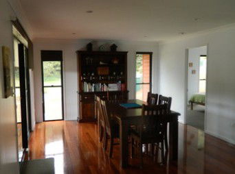 Birdsong - Holiday Home - Accommodation Mount Tamborine 3