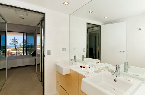 Ambience On Burleigh Beach - Accommodation Mount Tamborine 7