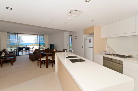 Ambience On Burleigh Beach - Accommodation Mount Tamborine 9