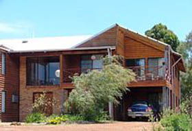 Rainbow House - Accommodation Mount Tamborine 0