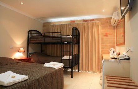 Emerald Central Palms Motel - Accommodation Mount Tamborine 0