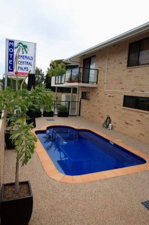 Emerald Central Palms Motel - Accommodation Mount Tamborine 1