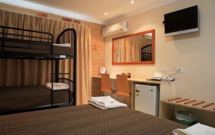 Emerald Central Palms Motel - Accommodation Mount Tamborine 3