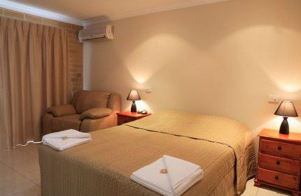 Emerald Central Palms Motel - Accommodation Mount Tamborine 4