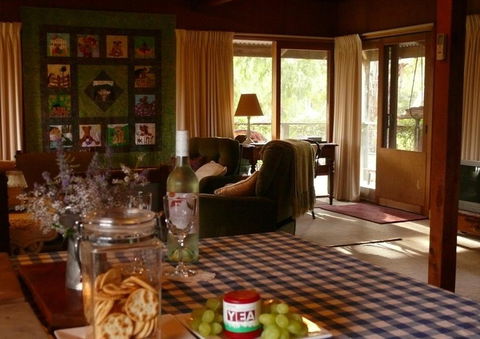 The Burrow At Wombat Bend Bed And Breakfast - Accommodation Mount Tamborine 2
