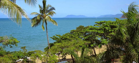 Roydon Beachfront Holiday Apartments - Accommodation Mount Tamborine 1