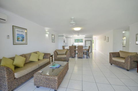 Roydon Beachfront Holiday Apartments - Accommodation Mount Tamborine 8