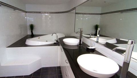 Victoria Square Luxury Apartments - Accommodation Mount Tamborine 2