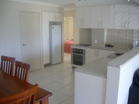L'Amor Holiday Apartments - Accommodation Mount Tamborine 3