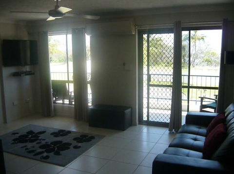 L'Amor Holiday Apartments - Accommodation Mount Tamborine 4