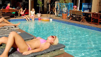 Surf N Sun Beachside Backpackers - Accommodation Mount Tamborine 2