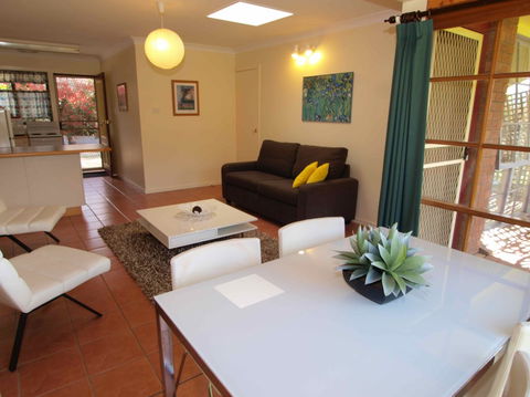 Bright Highland Valley Cottages - Accommodation Mount Tamborine 0