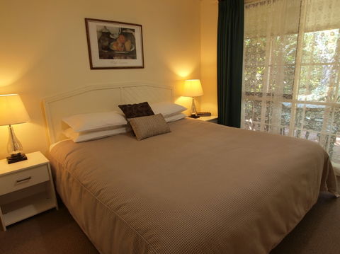 Bright Highland Valley Cottages - Accommodation Mount Tamborine 2