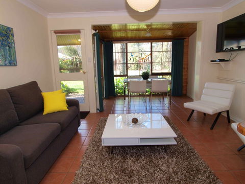 Bright Highland Valley Cottages - Accommodation Mount Tamborine 4