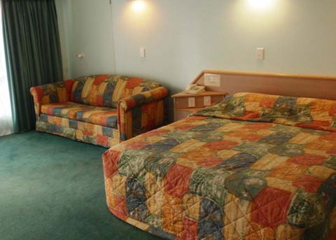 Runaway Bay Motor Inn - Accommodation Mount Tamborine 0