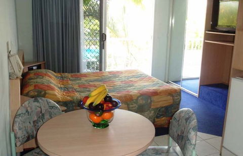 Runaway Bay Motor Inn - Accommodation Mount Tamborine 3