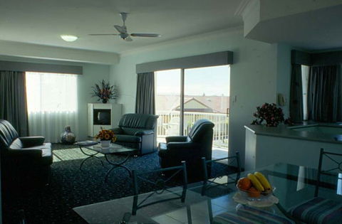 Runaway Bay Motor Inn - Accommodation Mount Tamborine 4