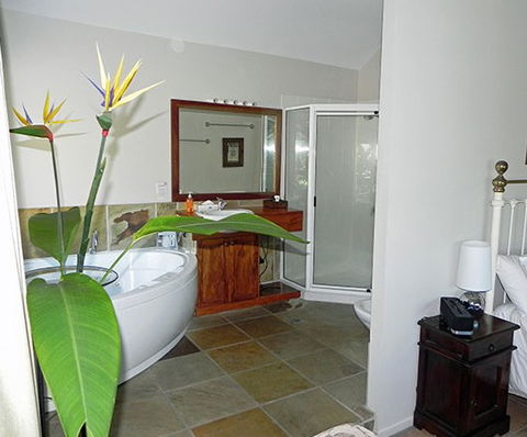 Airlie Waterfront Bed And Breakfast - Accommodation Mount Tamborine 0