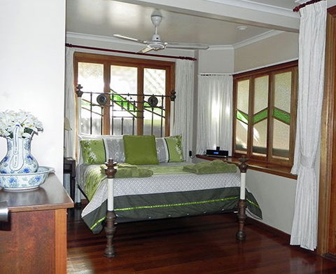 Airlie Waterfront Bed And Breakfast - Accommodation Mount Tamborine 2
