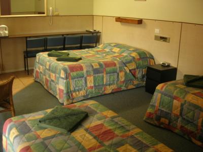 Cross Roads Motel - Accommodation Mount Tamborine 1