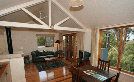 King Parrot Holiday Cottages - Accommodation Mount Tamborine 0