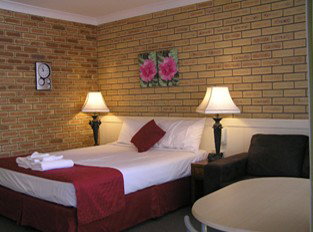 Blue Violet Motor Inn - Accommodation Mount Tamborine 0