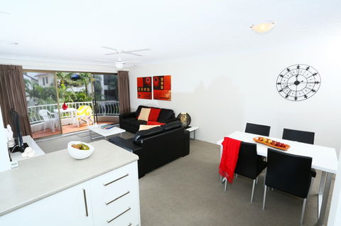 St Tropez Holiday Apartments - Accommodation Mount Tamborine 6