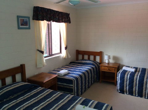 Cleveland Visitor Villas Motel & Shailer Park Garden Villas - Accommodation Mount Tamborine 3