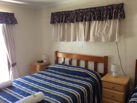 Cleveland Visitor Villas Motel & Shailer Park Garden Villas - Accommodation Mount Tamborine 4