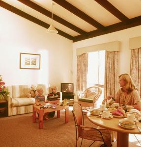 West Beach Lagoon - Accommodation Mount Tamborine 3