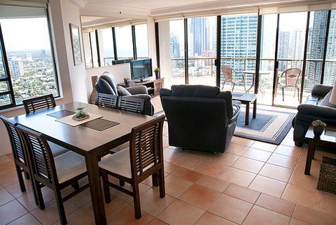 Surfers Century Apartments - Accommodation Mount Tamborine 4