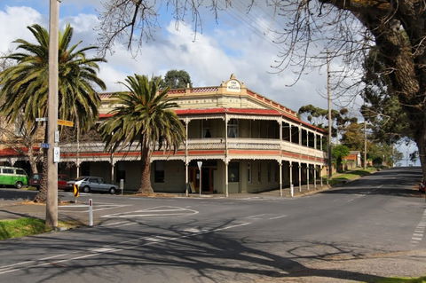 The Midland Hotel, Castlemaine - Accommodation Mount Tamborine 0