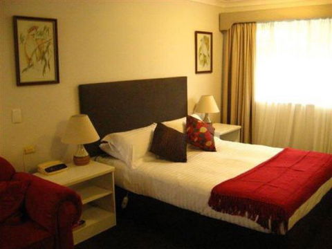 McNEVINS TAMWORTH MOTEL & Restaurant - Accommodation Mount Tamborine 0