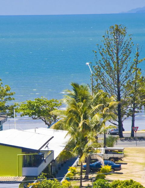 Surfside Motel - Yeppoon - Accommodation Mount Tamborine 0